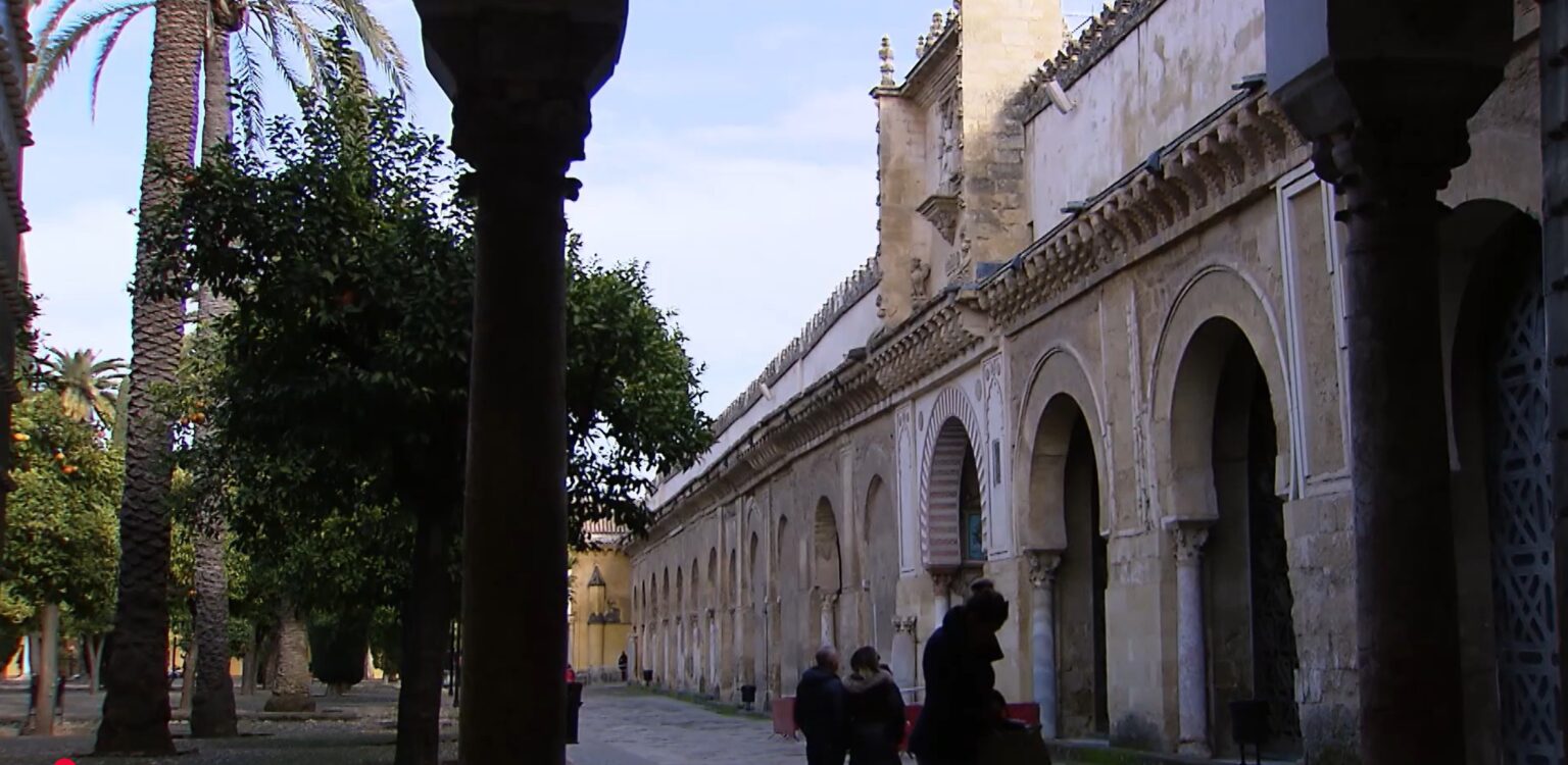 La Mezquita de Córdoba: lecturas epigráficas en el contexto urbano