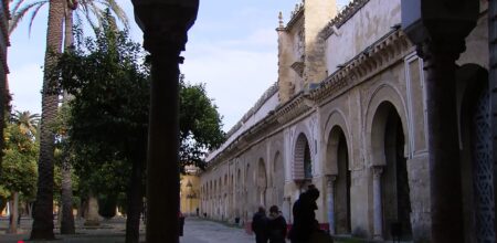 La Mezquita de Córdoba: lecturas epigráficas en el contexto urbano